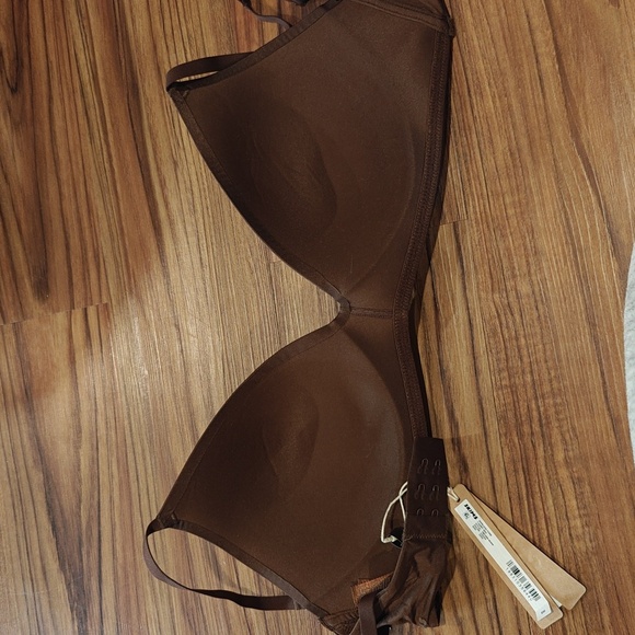 SKIMS Wireless Form T-shirt Demi Bra - Picture 12 of 14